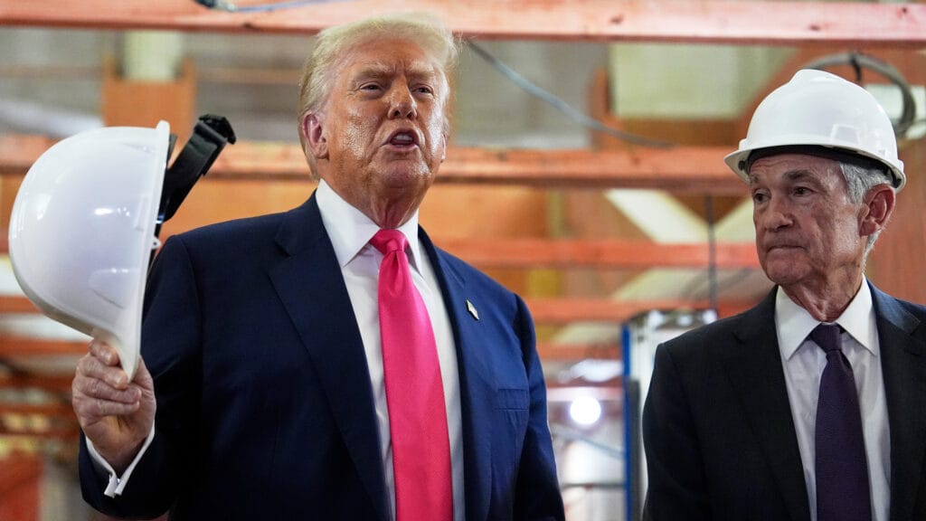 17392218 trump powell img