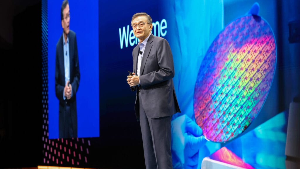 特朗普为何突然要求英特尔CEO辞职?背后隐藏的政治博弈和商业暗战!(feat. 特朗普, Intel, 英特尔, CEO辞职, 华侨, 东南亚, 新加坡) 5 qQLbHP4eCmjhabBf8iwpFH